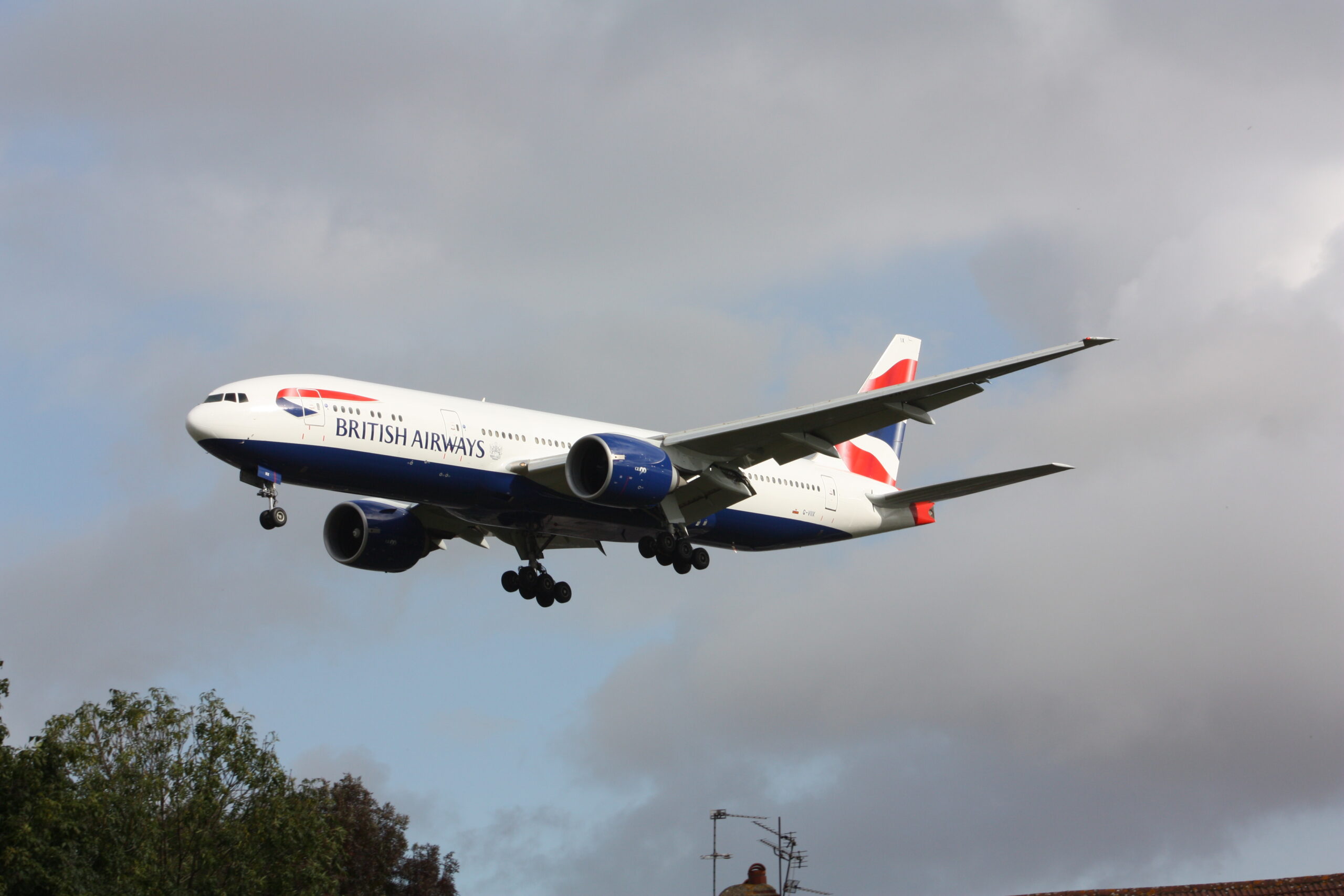 Boeing 777 in British Airways livery landing at Heathrow in 2014; archival illustration, not the incident aircraft.